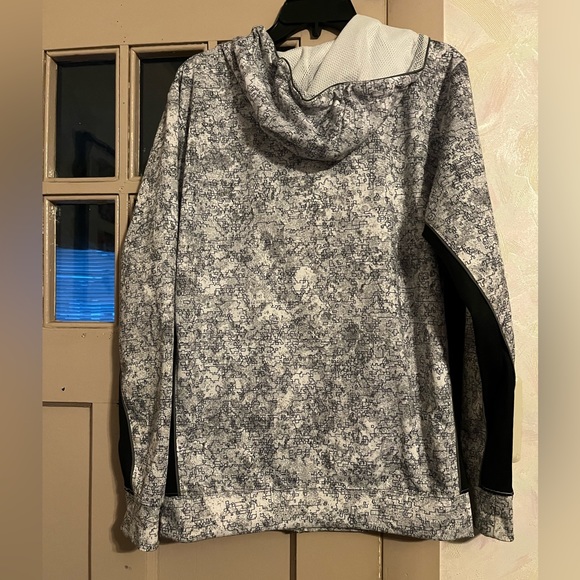 Superman size medium zippered hoodie. - Picture 6 of 7